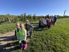 S dětmi ve vinohradu 